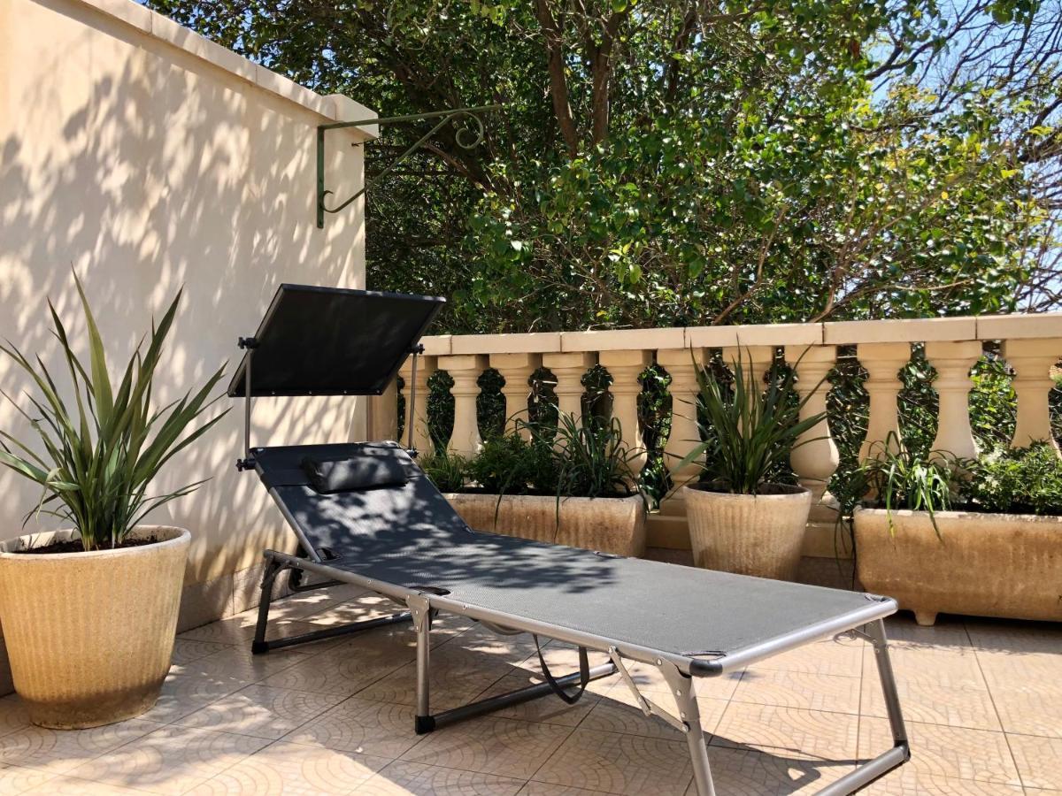 Cote Jardin Est Un Spacieux Et Lumineux T3, Entierement Renove, A 2 Pas De L'Herault Et A 10Min Du Bord De Mer Proche Du Centre Historique Et Du Fabuleux Chateau Laurens, Vous Apprecierez Le Calme De Sa Belle Terrasse Et La Vue Superbe Sur Le Jardin Agde Exterior foto