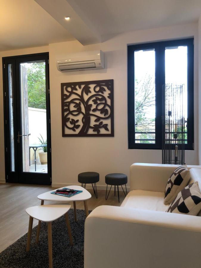 Cote Jardin Est Un Spacieux Et Lumineux T3, Entierement Renove, A 2 Pas De L'Herault Et A 10Min Du Bord De Mer Proche Du Centre Historique Et Du Fabuleux Chateau Laurens, Vous Apprecierez Le Calme De Sa Belle Terrasse Et La Vue Superbe Sur Le Jardin Agde Exterior foto